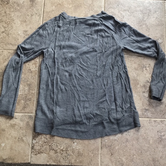 Lightweight sweater, forgiving in the tummy area, feels like fine waffle knit - Picture 4 of 4